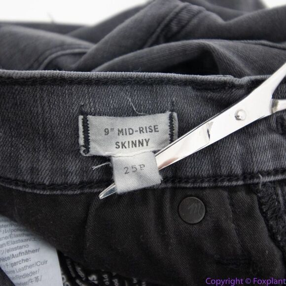 Madewell Petite‎ 9" Mid-Rise Skinny Jeans in Black Sea, Petite 25 - Picture 10 of 16